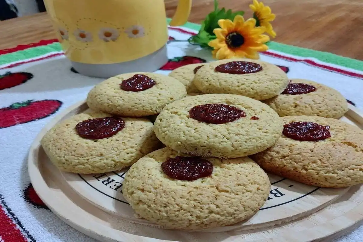 Broa de fubá com goiabada